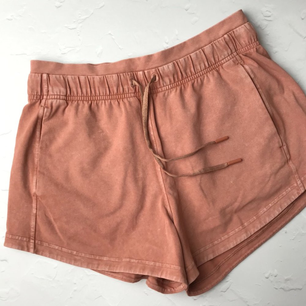 NWOT Lululemon Inner Glow High Rise Short